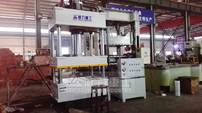 200噸四柱油壓機
