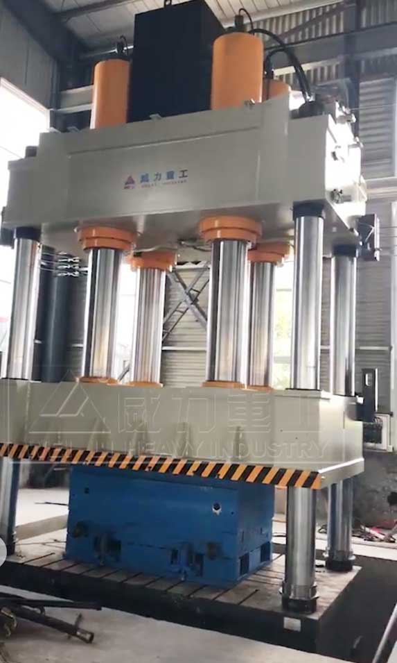 1600噸SMC復合材料成型油壓機客戶工作現場圖