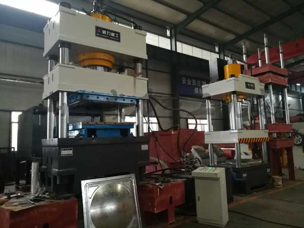 400噸不銹鋼水箱板模壓成型油壓機