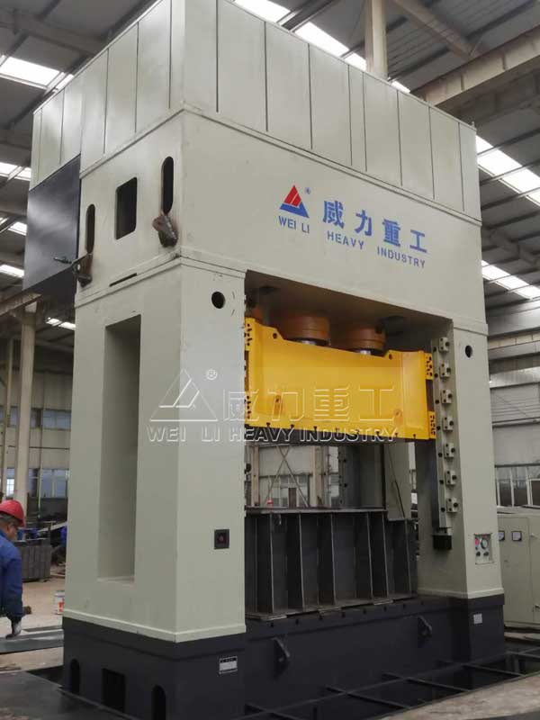 1250噸框架式油壓機側視圖
