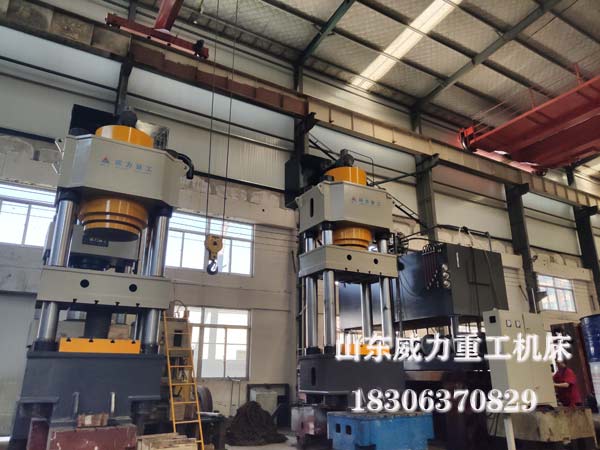 山東威力重工油壓機裝配車間圖片