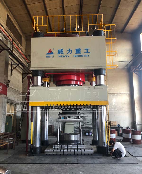 4000噸熱模鍛成型四柱油壓機客戶現場圖